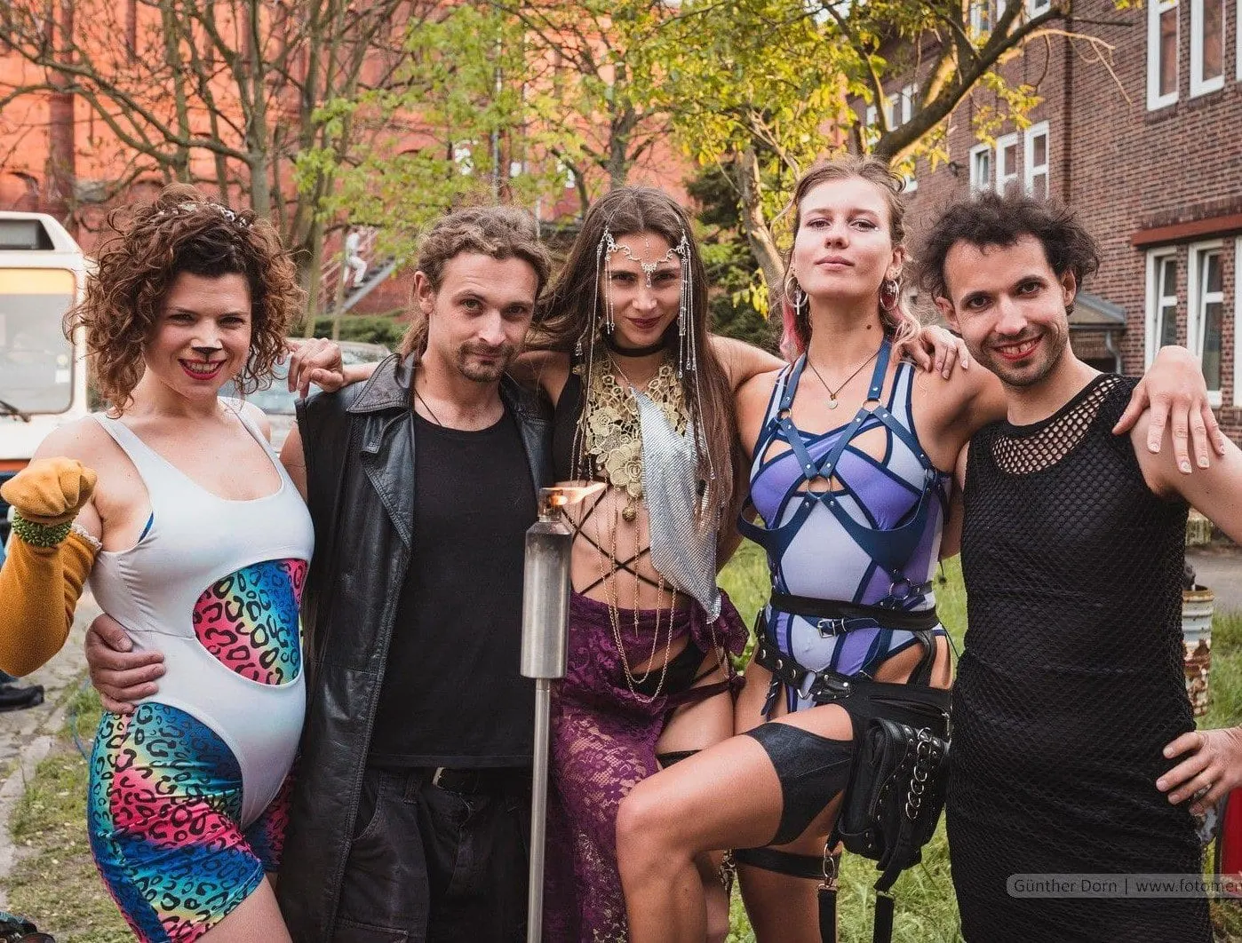 Meet our dream team from our last performance!
Left to right: @scarlett_flamingo , @alexkaos , @kiakalia , @leooschramm and Alpa Welsch
Photographed by Günther Dorn @fotomenschberlin
#dreamTeam #feelTheFire #DreamEnchantments