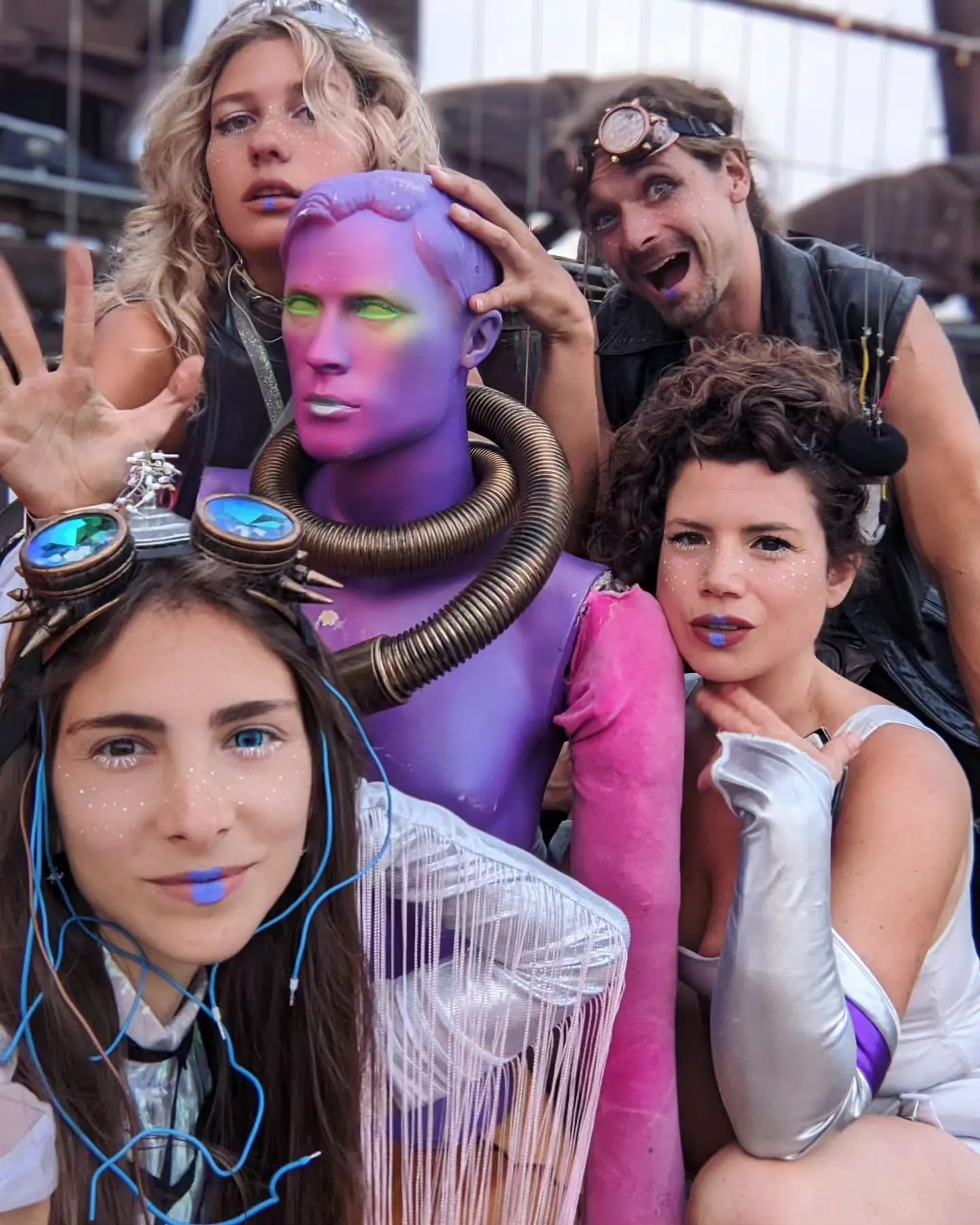 The Dreamlings from Nexus just speed-landed at Melt festival, on their mission to transmit the wildest dreams of humanity to the majestic machines, who just entered their REM phase!
Come meet them tonight by the mother of all machines and participat