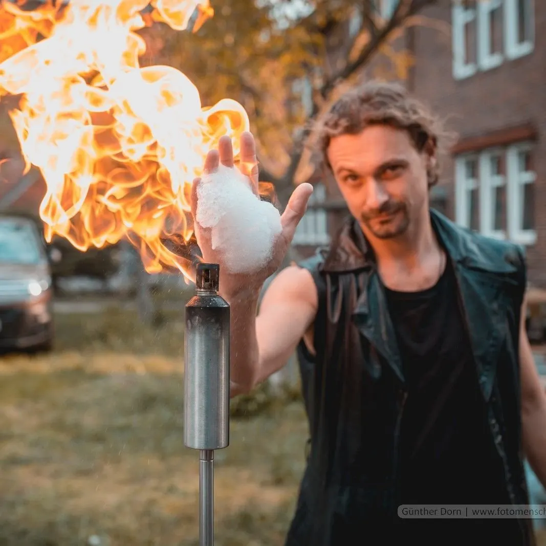 Would you dare try this? #Feelthefire with @alexkaos
Life is a dream, baby
Pic by Günther Dorn @fotomenschberlin